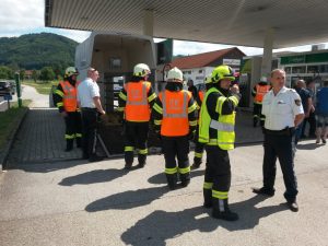 2017-06-18-Tierrettung-PB-Tankstelle