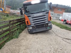 2017-07-26-LKW-Bergung-in-Wiesen-1