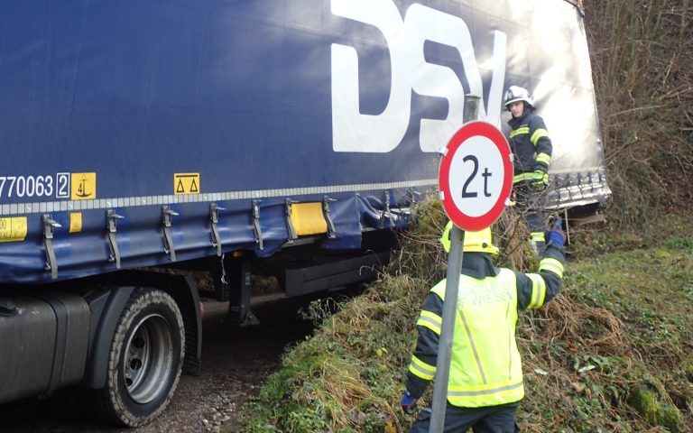 2018-01-09-LKW-Bergung_Aumühlweg