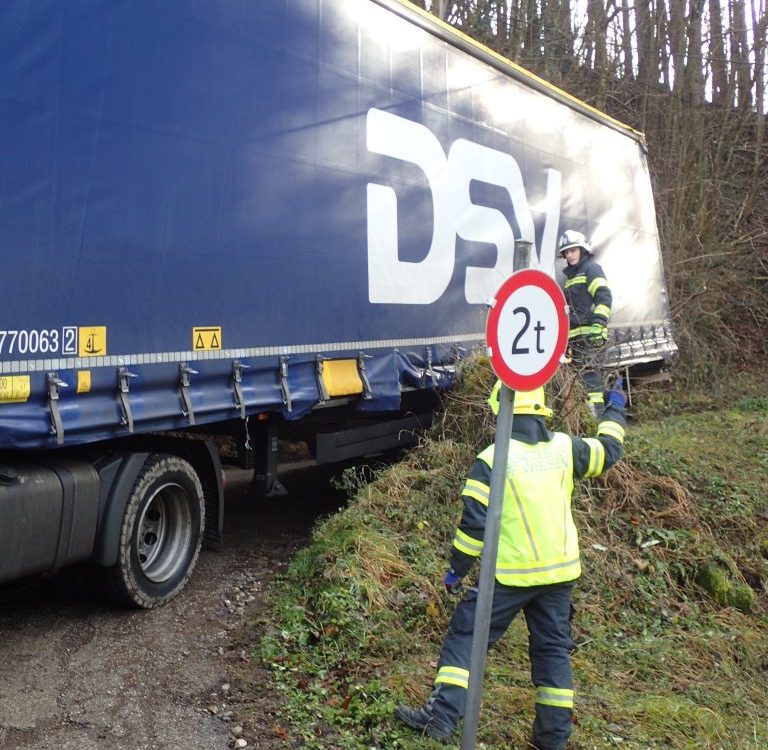 2018-01-09-LKW-Bergung_Aumühlweg