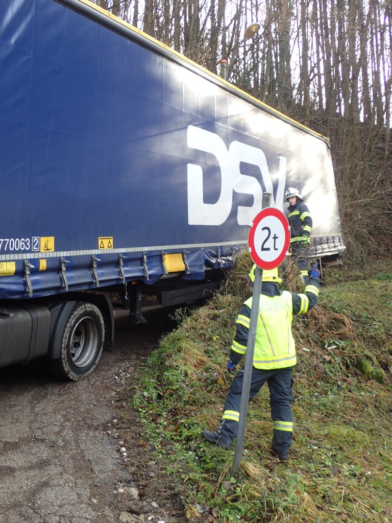 2018-01-09-LKW-Bergung_Aumühlweg