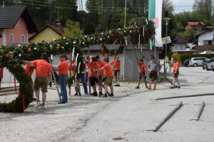 1.Mai-Maibaumaufstellen